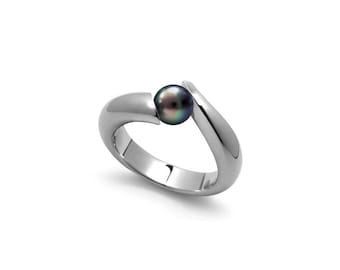 ONDE Swirl Bypass ring with tension set black pearl in stainless steel by Taormina Jewelry