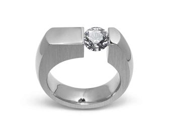 COLONNA Flat‑Top Ring – Off‑Centered Tension‑Set White Sapphire in stainless steel