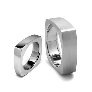 SQUARE flacher Bandring in 3 mm 4 mm 5 mm 6 mm aus Edelstahl von Taormina Jewelry verarbeitet