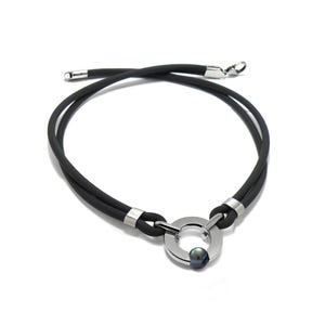Edelstahl O-Ring Anhänger | Black Rubber Kette & Tension Set schwarze Perle | Minimalistisches Industriedesign von Taormina