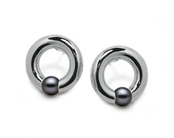 Tension-Set Black Pearl Stud Earrings | Bespoke Architectural Jewelry | Luna