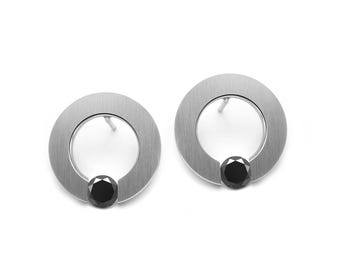 ABBRACCI tension set round flat stud earrings with tension set Black Diamond in stainless steel