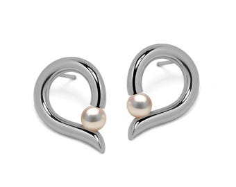 ONDE Teardrop shaped stud earrings with tension set white pearl in stainless steel