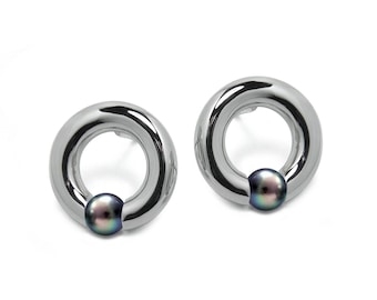 LUNA stud tubular circle earrings with tension set Black Pearl in stainless steel