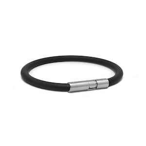 Tubular 4mm black rubber bracelet with twist clasp in stainless steel by Taormina Jewelry