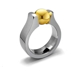MAREA Flat and rounded high mounting ring with tension set gold sphere in stainless steel
