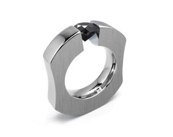 ABBRACCI ergonomic ring with tension set Black Diamond in stainless steel