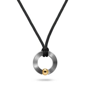 Pendentif en acier inoxydable brossé : sphère dorée sur cordon noir
