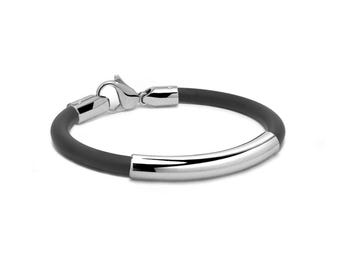 Tubular black 5mm rubber bracelet with curved bar element in stainless steel