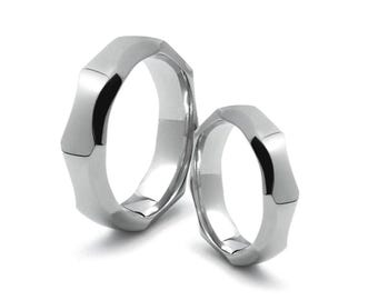 ONDE band ring with wavy shaped edges in stainless steel