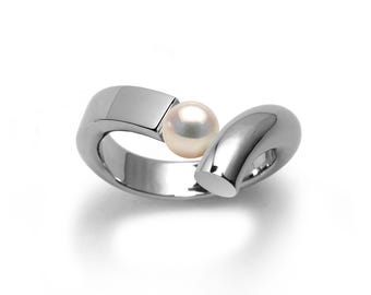 ONDE Flat and tubular bypass ring with tension set white pearl in stainless steel