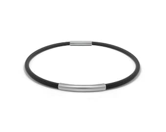 Tubular 5mm black rubber necklace with curved element & bayonet clasp in stainless steel