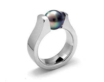 MAREA Flat and rounded high mounting ring with tension set black pearl in stainless steel
