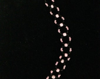 Pulseira - Frisada Preta e Rosa
