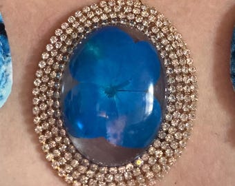 Colar - Flor oval azul com strass