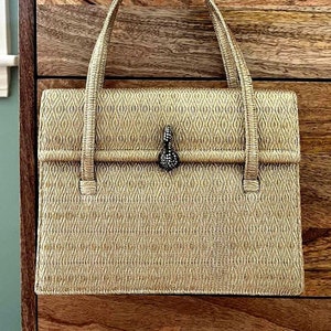Cartera de noche con textura dorada y cierre de serpiente de diamantes de imitación hecha a medida por Martin Van Schaak / Bolso de mano de lujo de diseñador vintage de los años 60