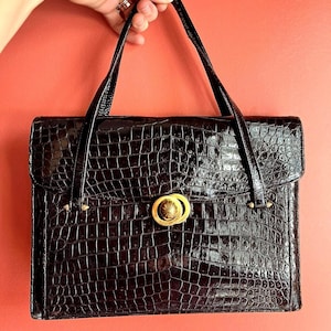 Henri Bétrix Krokoprägung Lederhandtasche | Vintage 1960er Schwarz Strukturierte Top Griff Tasche mit Gold Verschluss