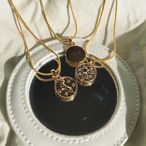 Customizable necklace with zodiac sign