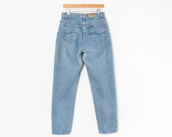 Lee | Vintage 80’s/90’s High Waisted Medium Rinse Jeans | Size 11, Mom Jeans, 100% Cotton / Tapered Leg, Classic, Minimalist, All Seasons
