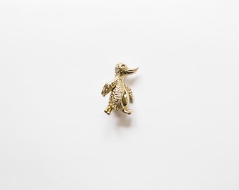 Vintage 60’s/70's Gold Plated Textured Penguin or Duck Animal Jewelry Bird Pin | Bird Lover, Zoo, Classic, Long Beak / Cute, Mini Jewelry
