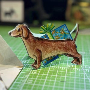 Cartão de aniversário/presente/envelope original de Dachshund feito com papel de parede de amostra de decoração