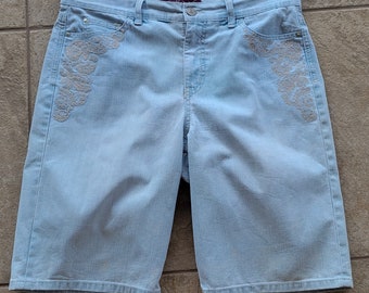 Denim Shorts Gloria Vanderbilt Bermuda Shorts Stone Washed Denim Embroidered Pockets Women Size 12 Vintage