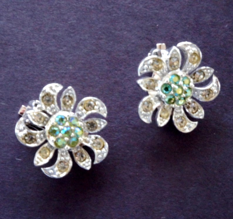 Vintage Rhinestone Brooch Earrings Set Sarah Coventry Mountain Flower Aurora Borealis Peridot Green 1968