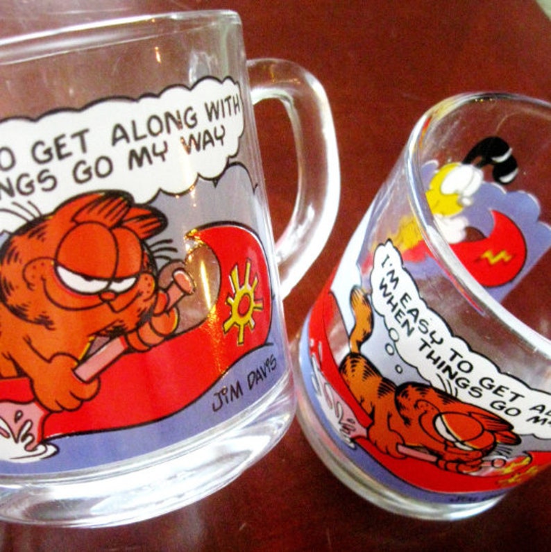 Vintage Mugs Garfield Odie Cartoon Character McDonalds Coffee Cup Anchor Hocking 1970s Set of Two Red Gold image 3