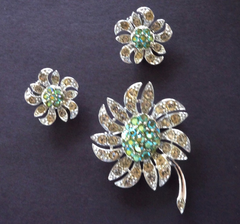 Vintage Rhinestone Brooch Earrings Set Sarah Coventry Mountain Flower Aurora Borealis Peridot Green 1968