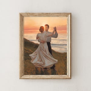 Pu&ograve; includere: Una coppia balla su una scogliera erbosa con vista sull'oceano al tramonto. La donna indossa un abito bianco e l'uomo indossa una camicia bianca e pantaloni scuri.