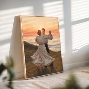Pu&ograve; includere: Un dipinto che ritrae una coppia che balla su una collina erbosa con vista sul mare al tramonto. La donna indossa un abito bianco e l'uomo indossa una camicia azzurra e pantaloni scuri. Il cielo &egrave; di un arancione e rosa vibrante.
