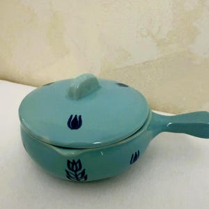 Casseruola o piatto da zuppa piccolo con coperchio, modello Tulipano Blu Danese, in ceramica Cronin, vintage.