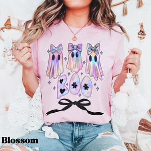 Iriserend Ghost Girl Halloween-shirt, Coquette Boo Tee voor vrouwen, schattig pastel Ghost-shirt, Spooky Season Comfort Colors-shirt