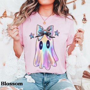 Iriserend Ghost Girl Halloween-shirt, Coquette Boo Tee voor vrouwen, schattig pastel Ghost-shirt, Spooky Season Comfort Colors-shirt