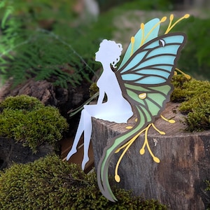 Hada SVG / Hada Luna Polilla sentada para decoración de jardines de hadas y bosques, temática de fiestas mágicas (descarga digital)