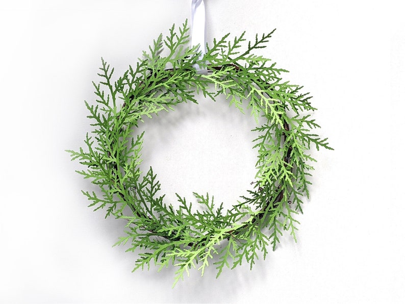 <span style='background-color:none;'>christmas wreath</span><span style='background-color:none;'> </span>svg, green paper cedar leaves