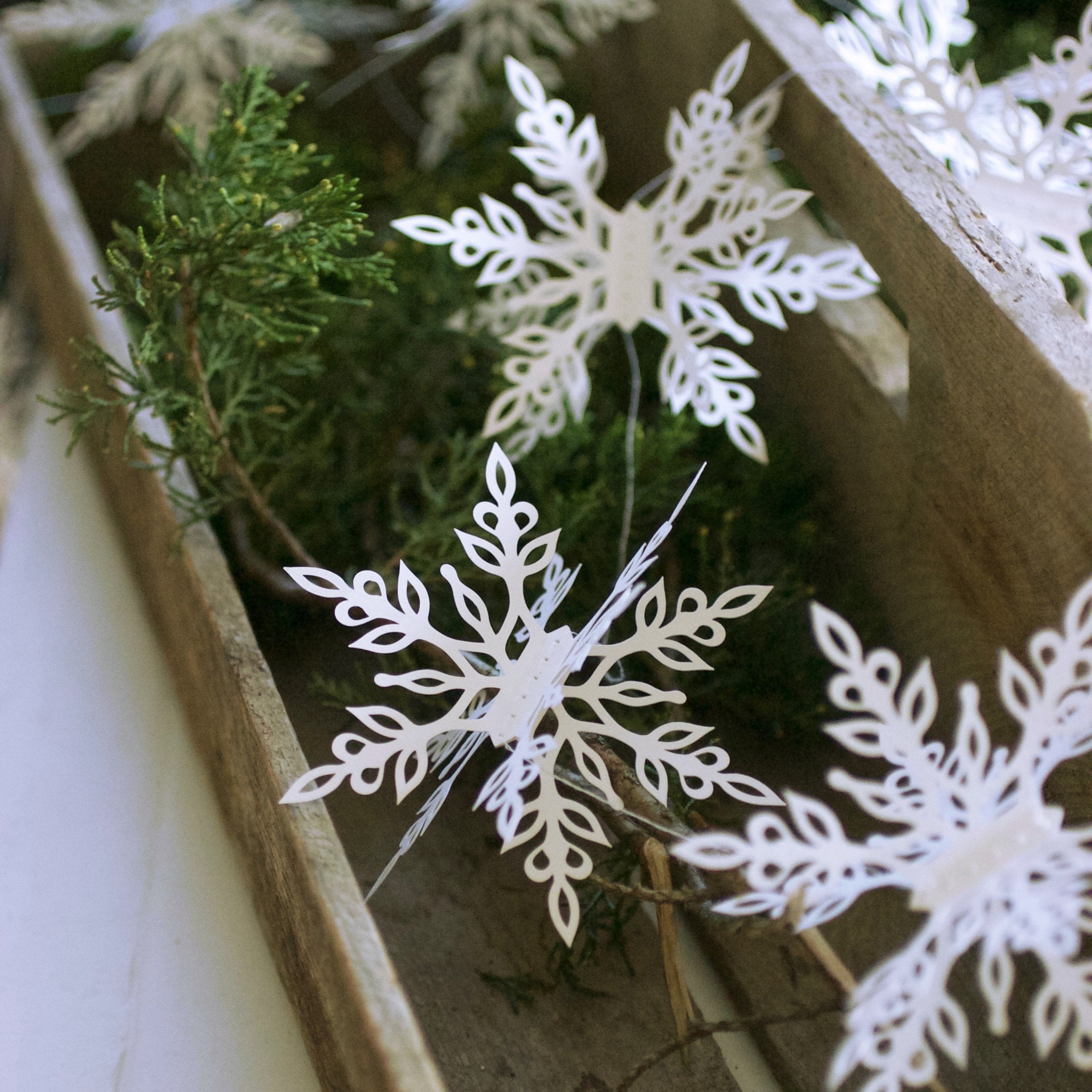 LINDOO winter snowflake hanging decorations - 3d large silver snowflakes  paper hanging garland for christmas winter wonderland