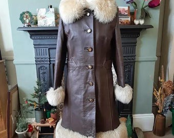 Cappotto Marrone in Pelle di Pecora da Donna – Cappotto Invernale con Collo in Pelliccia, Capospalla Elegante