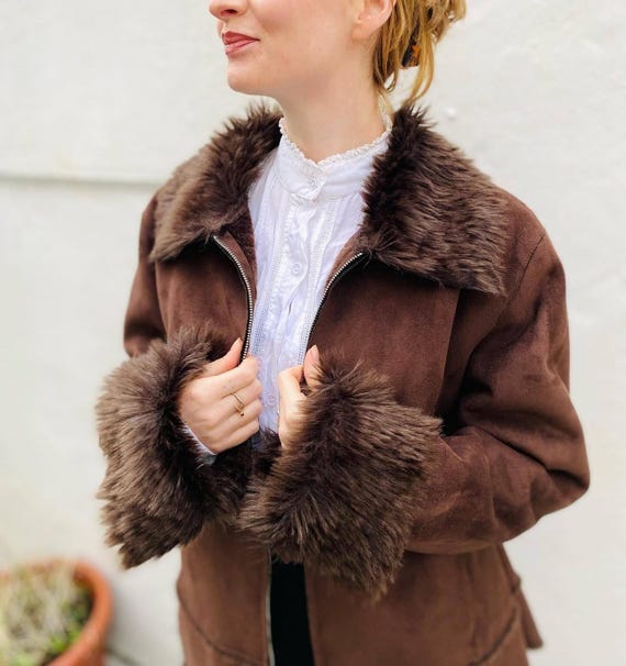 【K.cha】Shearling-Trimmed Suede Coat 90s Shearling Suede Coat: Vintage Brown Sheepskin Fur Trim - Etsy