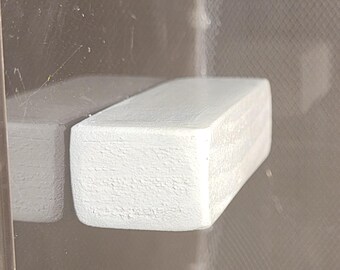 Magnetic jumping spider ledge