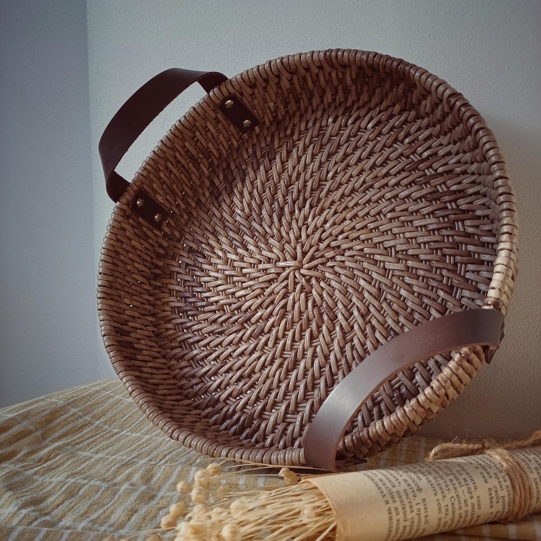 Rieten dienblad, rieten dienblad met leren handvatten, keukendecor, handgeweven dienblad, salontafel, rieten dienblad rond, boho dienblad geweven, bruin dienblad