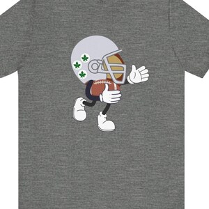 Buckeye de dibujos animados / Jugador de fútbol / Diseño extravagante / Regalo perfecto / Ropa informal / Tallas para adultos y niños / Ohio Nut
