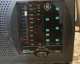 Vintage GE portable instant weather radio model 7-2946B