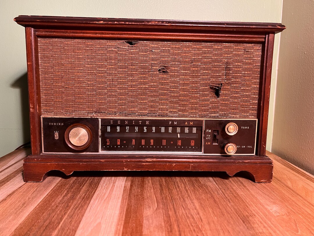 Vintage ZENITH S-58040 Long Distance AM/FM Table Top Tube Radio Model ...