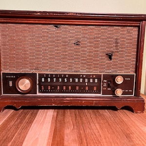 Vintage ZENITH S-58040 Long Distance AM/FM Table Top Tube radio Model K731