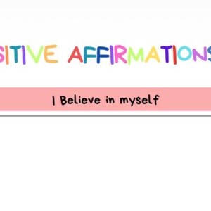 Puede incluir: Una hoja de papel blanca con las palabras "POSITIVE AFFIRMATIONS" en letras coloridas. Debajo hay una pancarta rosa con el texto "I Believe in myself". Un personaje de dibujos animados de una manzana con una cara sonriente y zapatos verdes est&aacute; en la parte superior derecha.