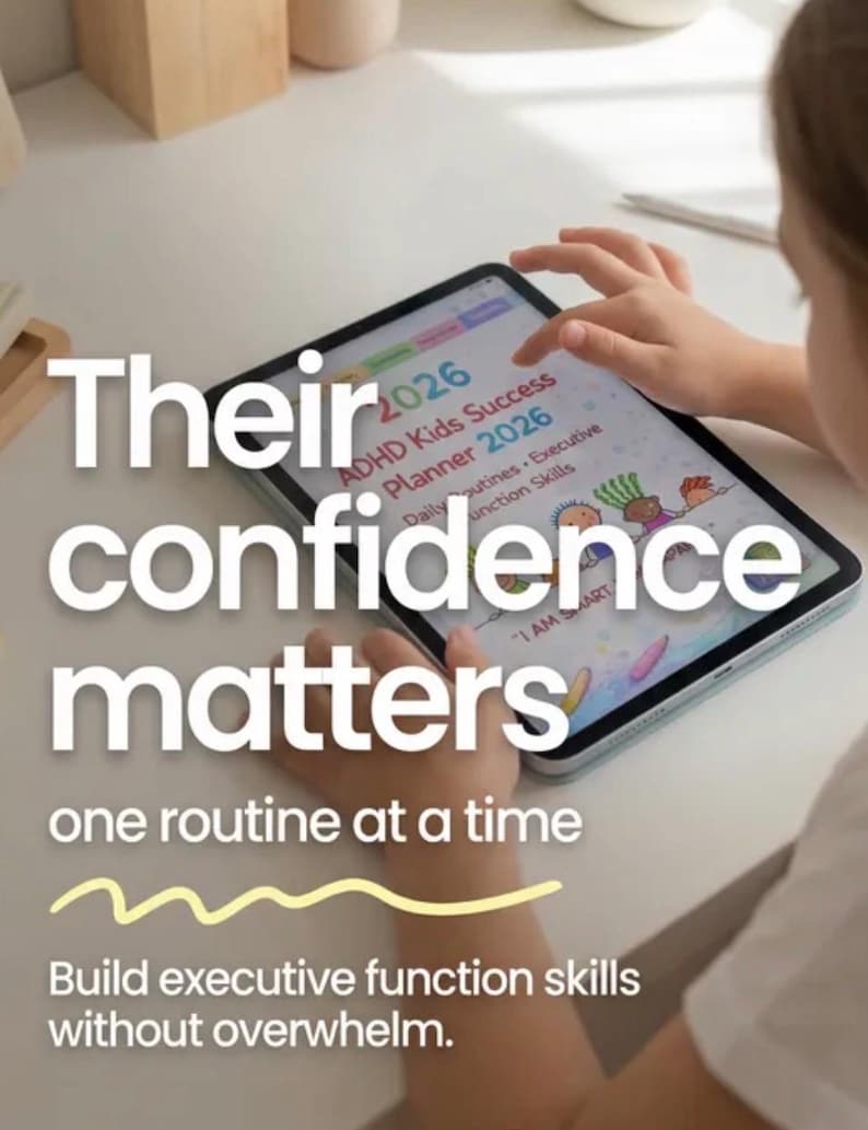 Puede incluir: Una tableta que muestra el texto "ADHD Kids Success Planner 2026" y la frase "Their confidence matters." La imagen tambi&eacute;n incluye el texto "Build executive function skills without overwhelm."