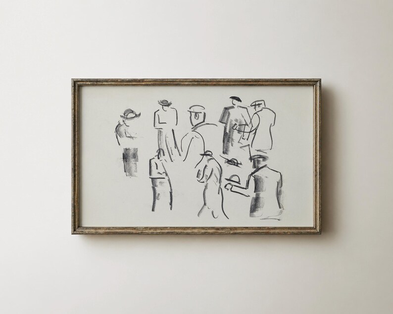 Op de afbeelding: Een ingelijst kunstwerk met een houtskoolschets van verschillende figuren in diverse poses. De figuren worden weergegeven met losse, expressieve lijnen. De lijst heeft een lichtbruine kleur.