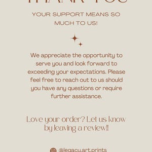 Peut inclure: Un message de remerciement avec du texte brun sur un fond beige. Le texte dit "Merci, Votre soutien signifie beaucoup pour nous !" et comprend un message de remerciement aux clients et des instructions sur la fa&ccedil;on de laisser un avis. Le message comprend &eacute;galement les poign&eacute;es de m&eacute;dias sociaux pour Instagram et Pinterest.