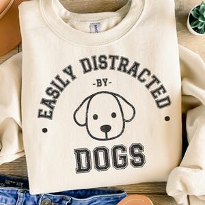 Fácilmente distraído por perros PNG SVG / Camiseta de perro sarcástico Png Svg / Camiseta de perro divertida Png Svg / Amante de los perros PNG / Diseño de perro png / Fácilmente distraído
